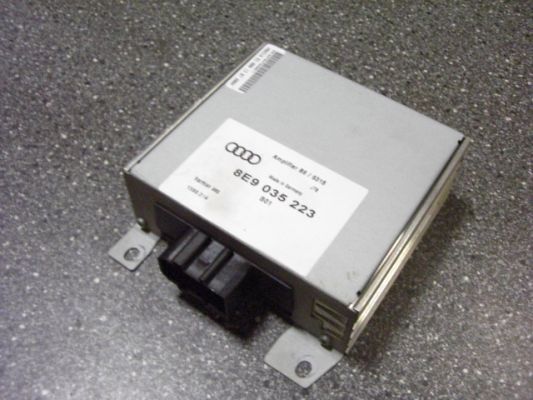 Audi A4 B6 8E 00-04 radio amplifier